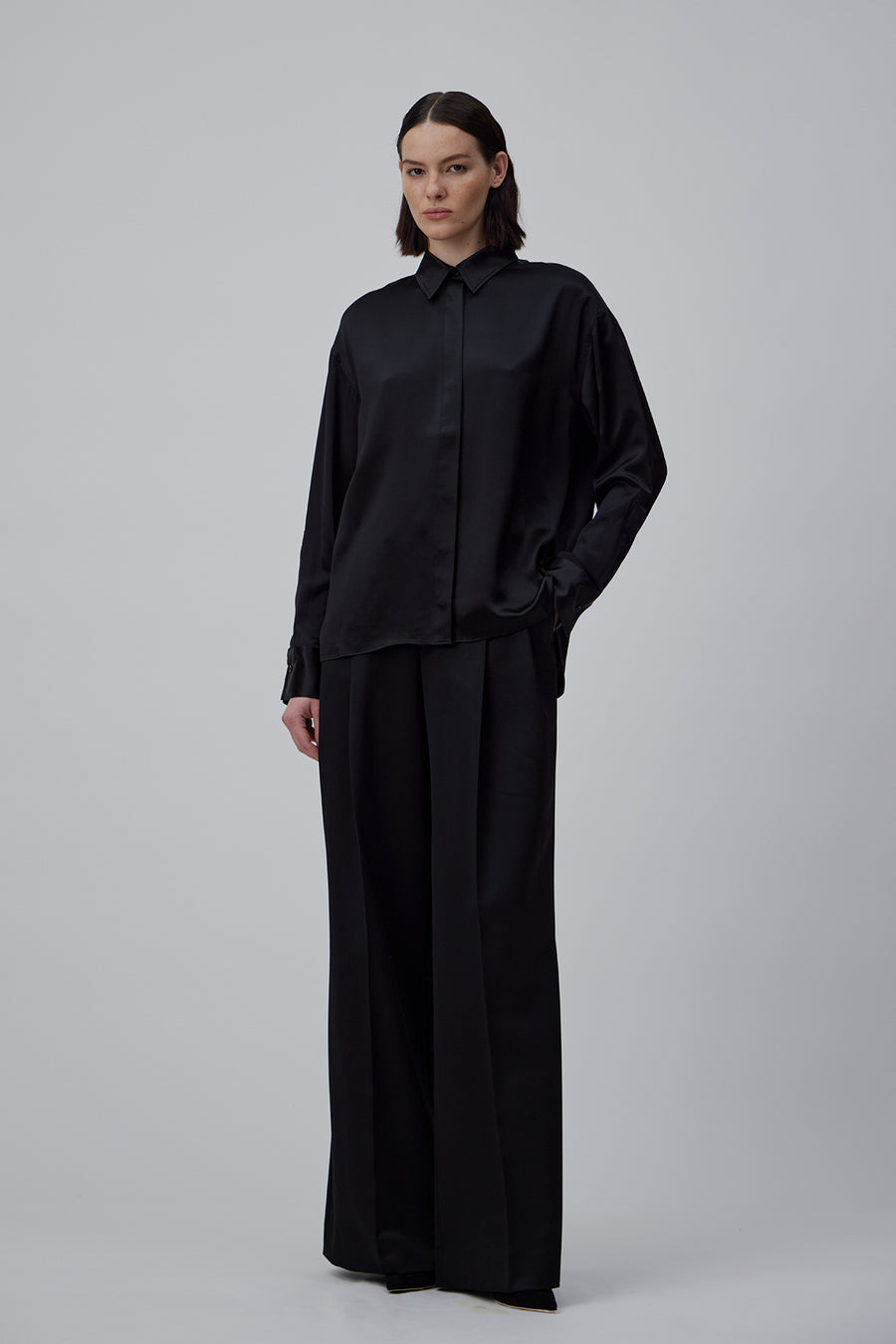 SILK OVERSIZE SHIRT IN GLOSSY BLACK