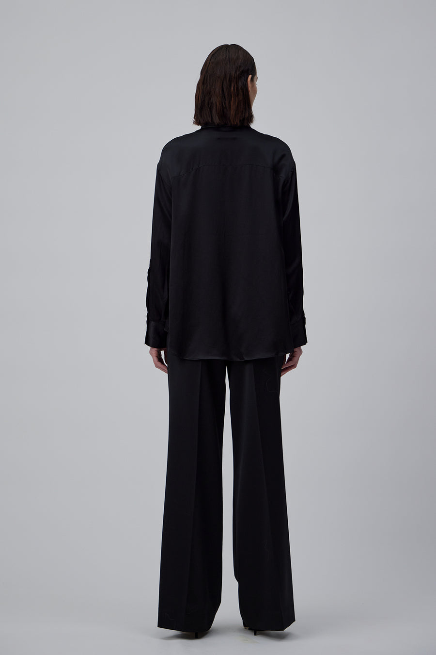 SILK OVERSIZE SHIRT IN GLOSSY BLACK