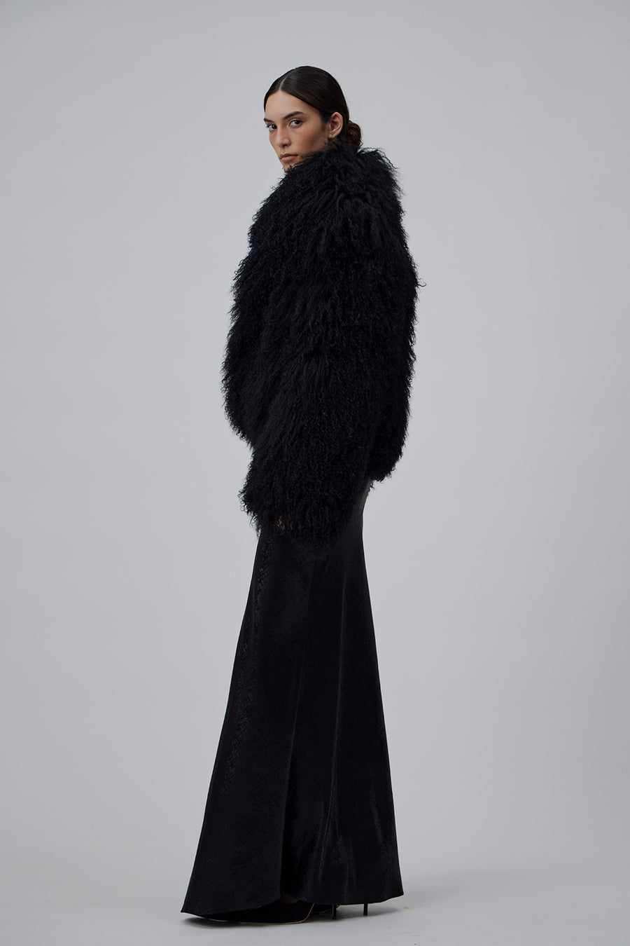 SHORT SHEARLING FUR COAT IN GLOSSY BLACK