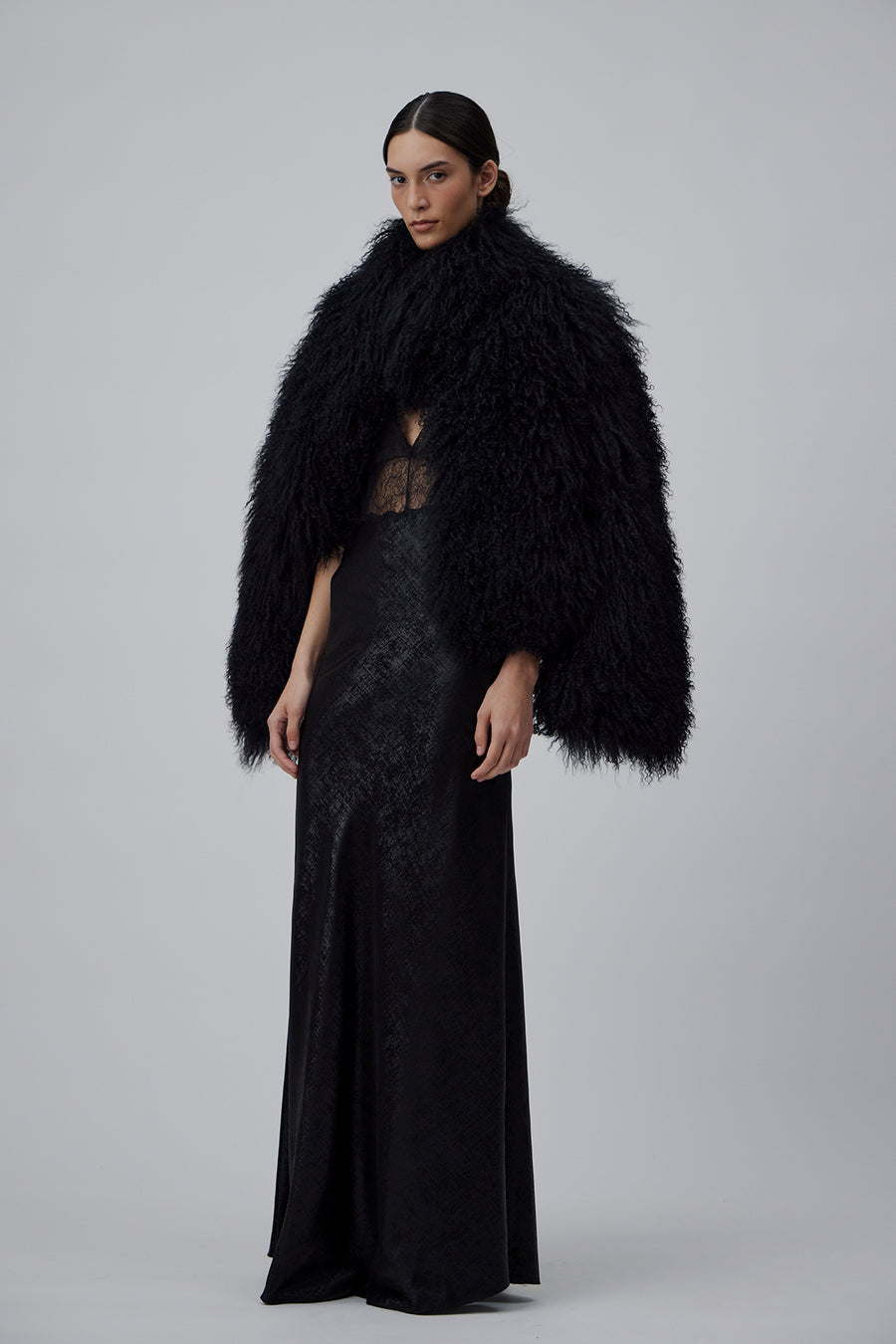 SHORT SHEARLING FUR COAT IN GLOSSY BLACK