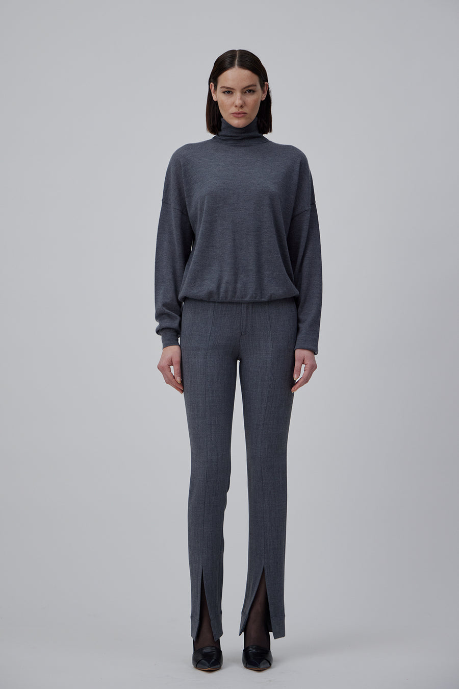 CASHMERE V-NECK MASCULINE SWEATER IN SPACE GREY