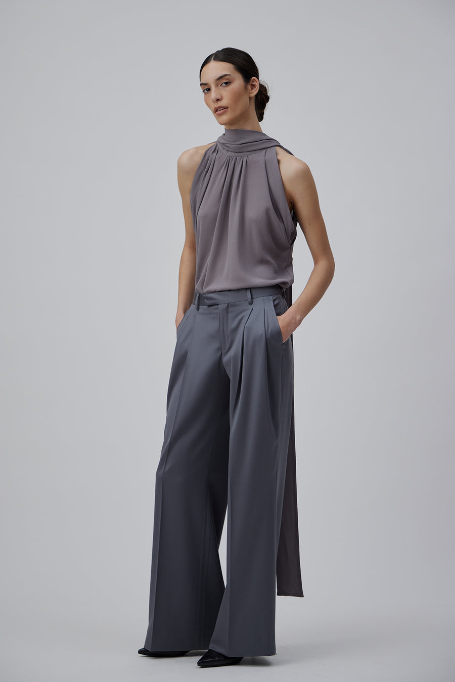 LAVALLIERE-NECK BLOUSE IN GREY