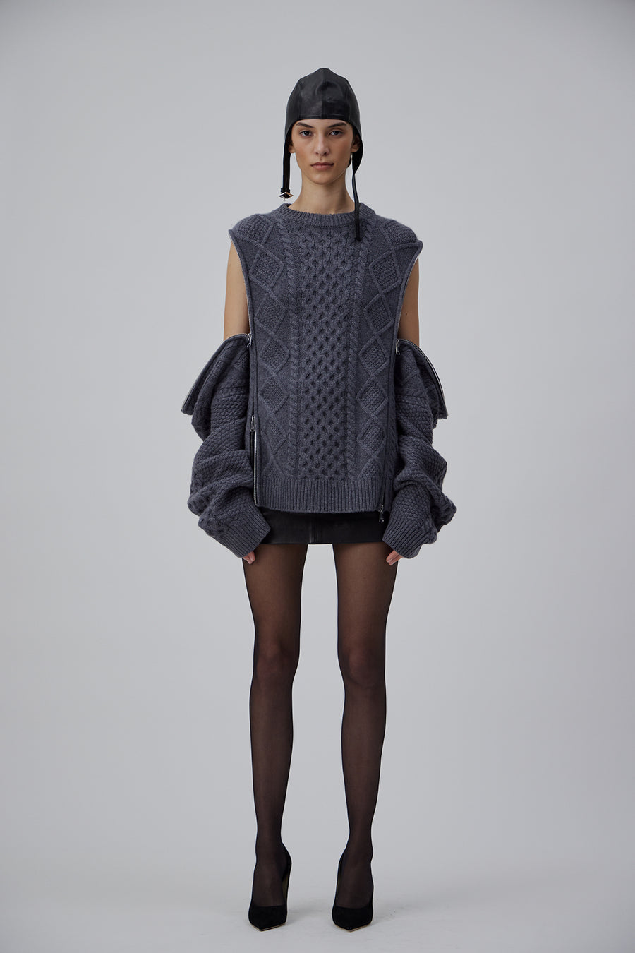 CASHMERE OVERSIZE KNOTTED SWEATER IN SPACE GREY