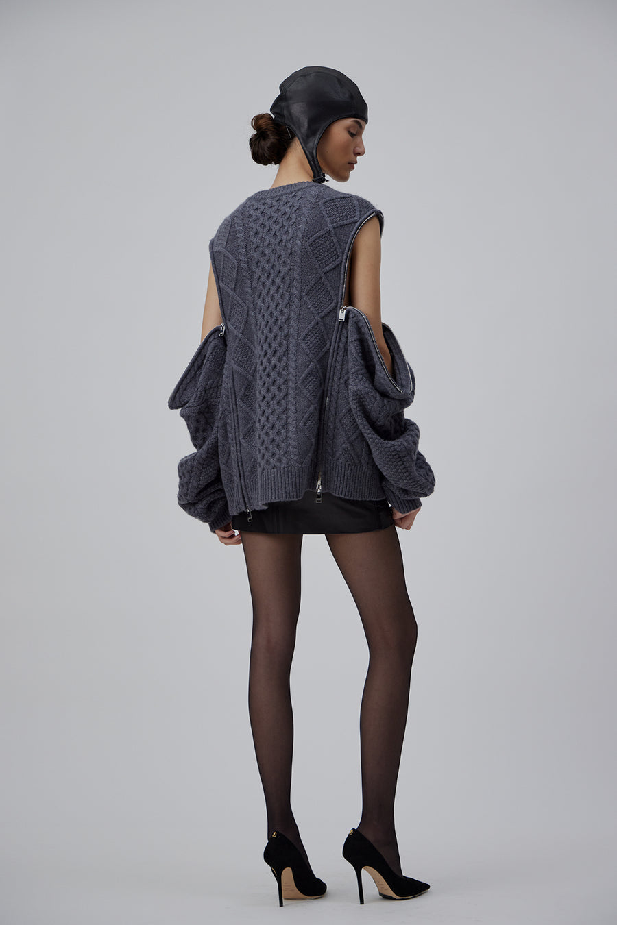 CASHMERE OVERSIZE KNOTTED SWEATER IN SPACE GREY