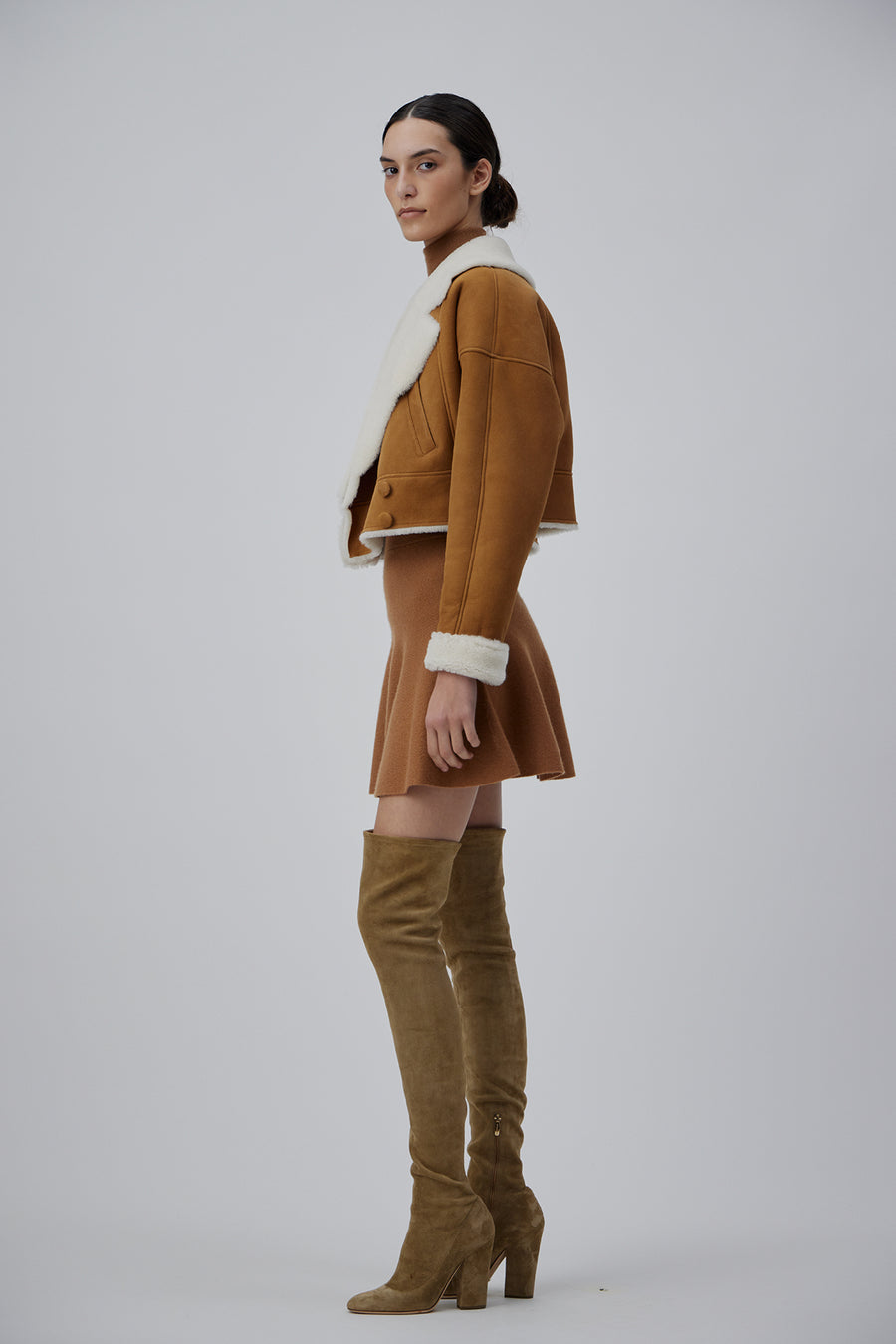 CROP SHEARLING JACKET IN AMBER-ECRU