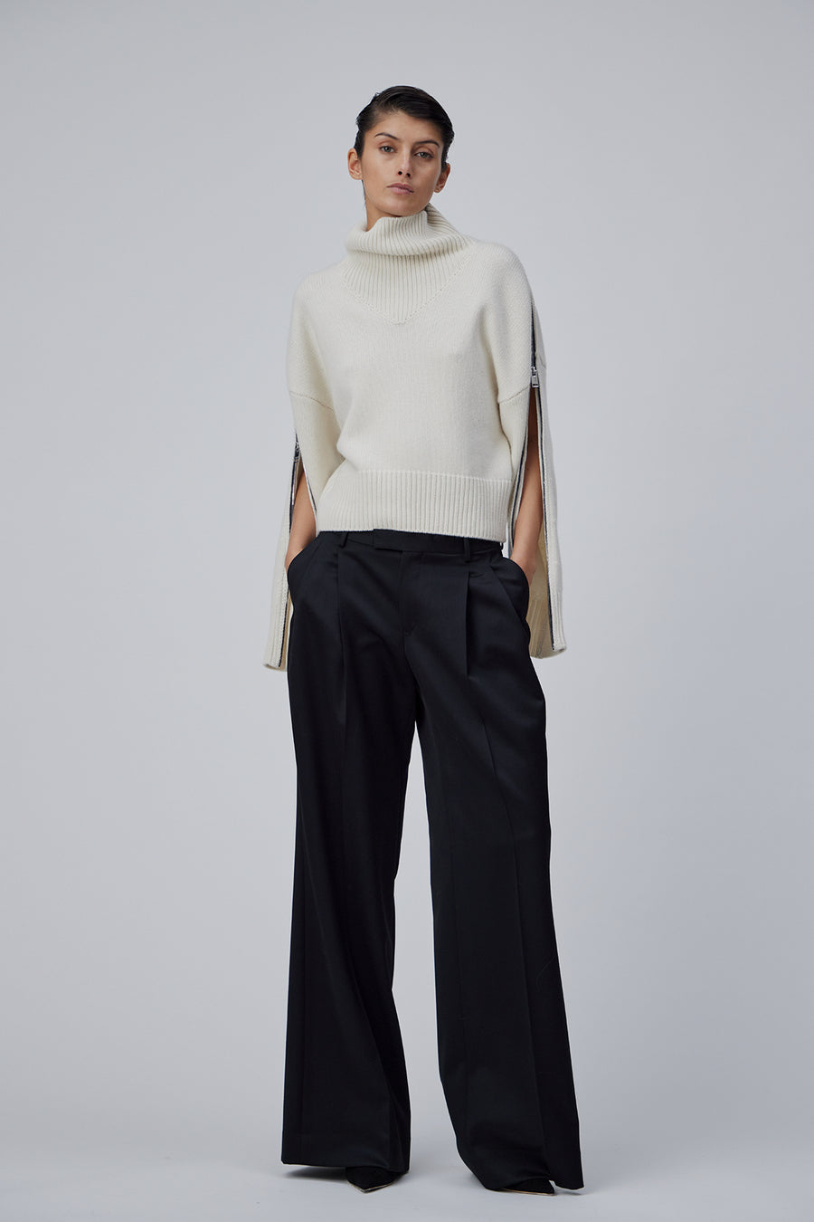 CASHMERE BOXY SWEATER WITH ZIPPER ON THE SLEEVE IN TOFU