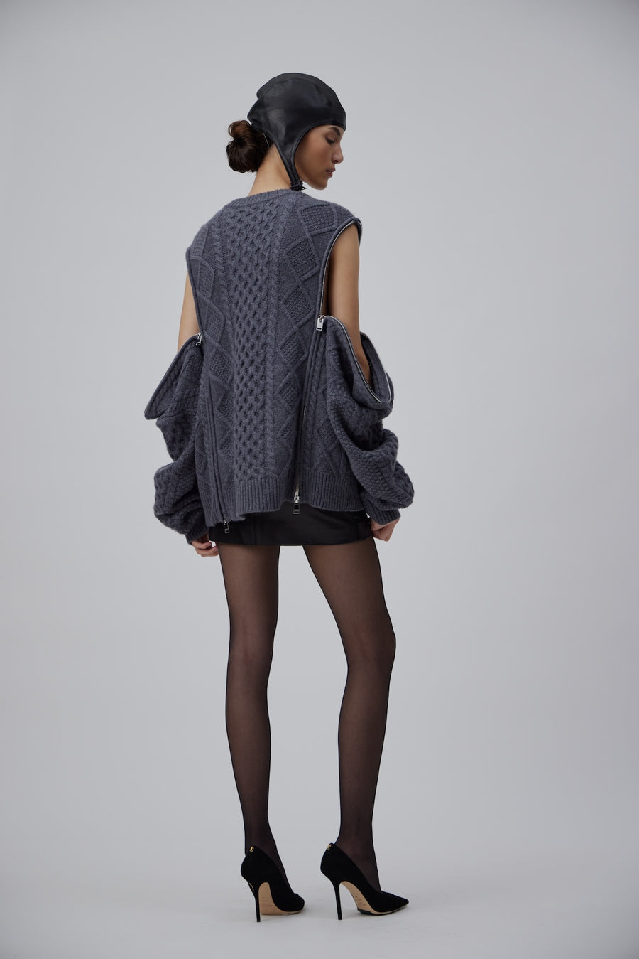 CASHMERE OVERSIZE KNOTTED SWEATER IN SPACE GREY