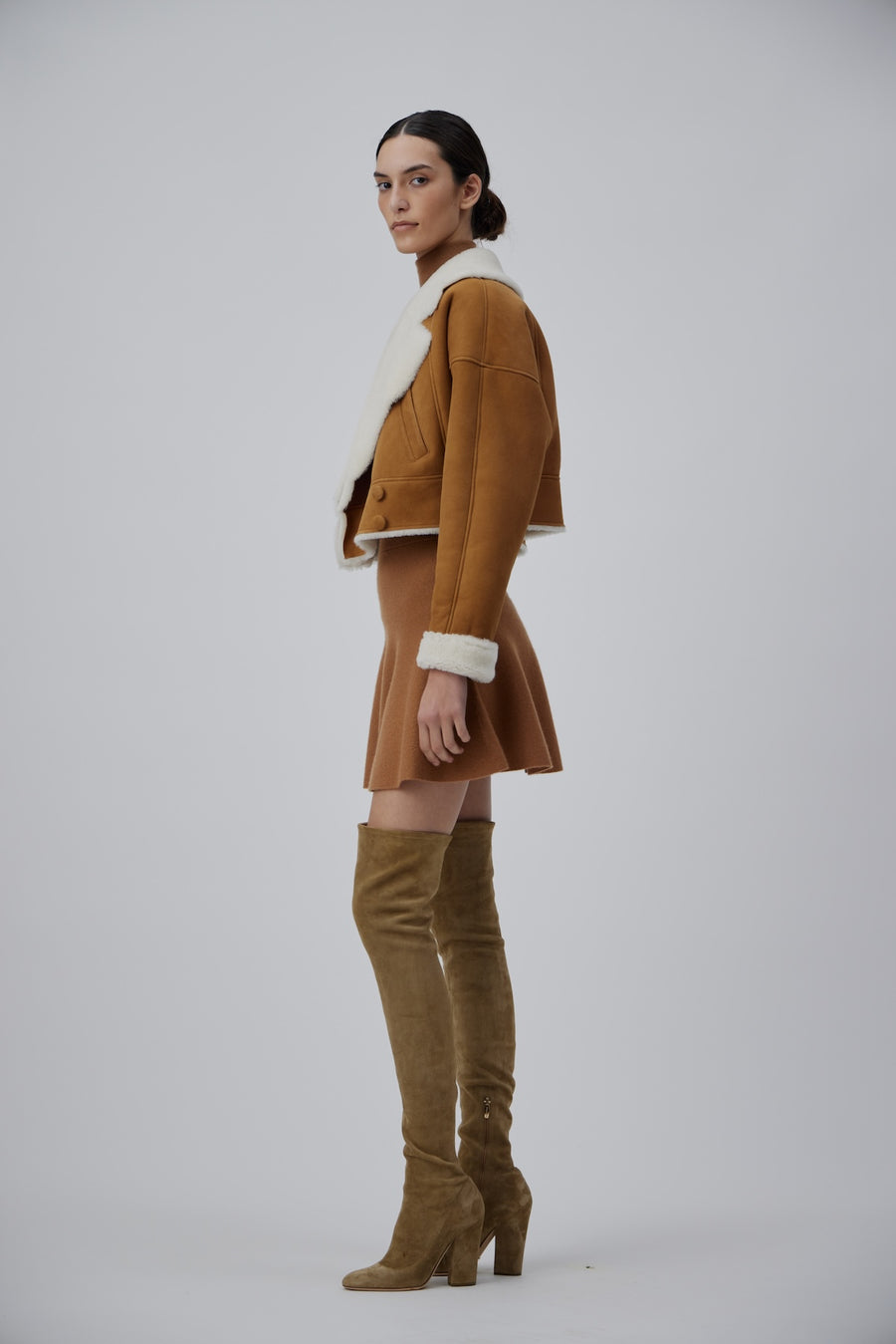 CROP SHEARLING JACKET IN AMBER-ECRU