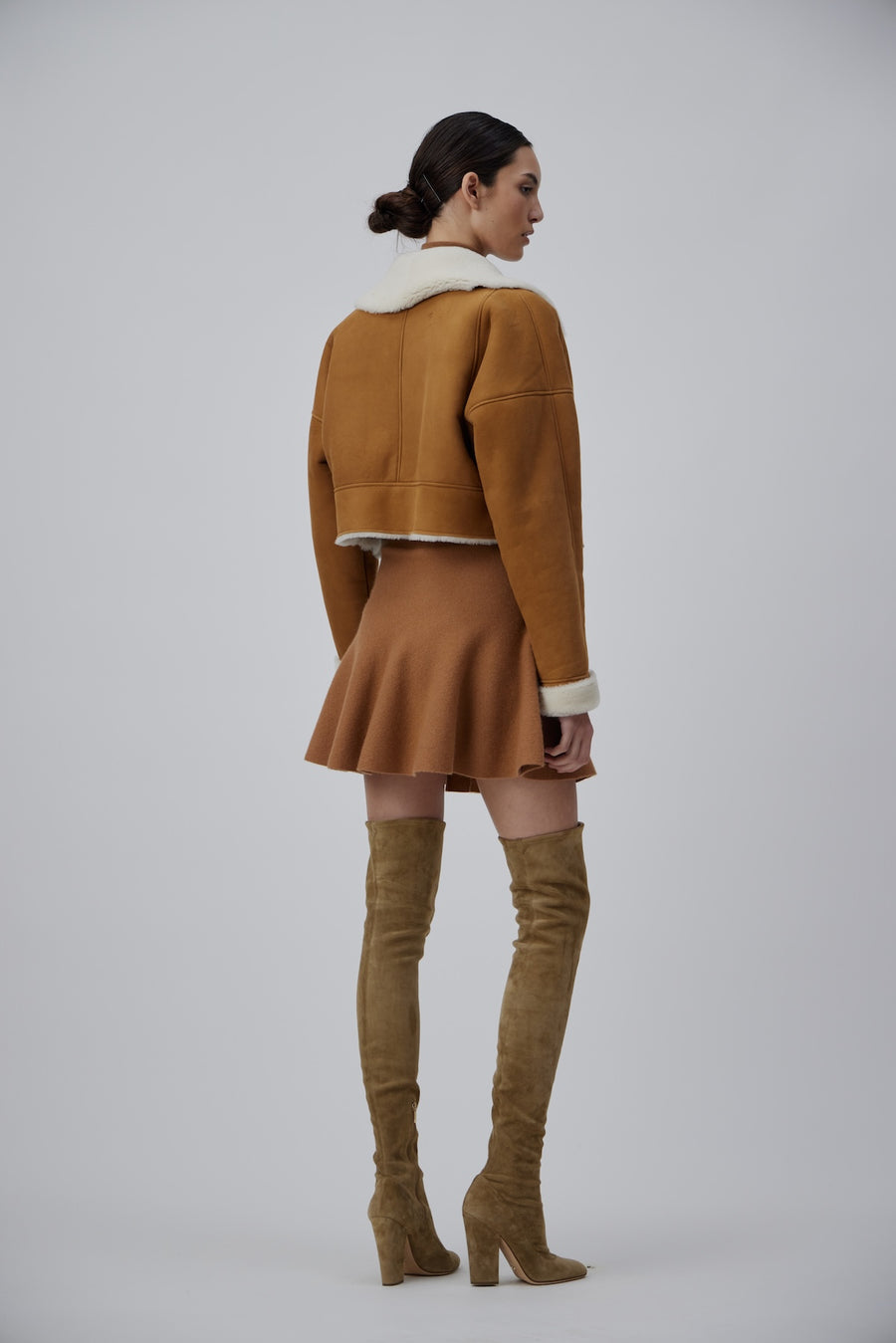 CROP SHEARLING JACKET IN AMBER-ECRU