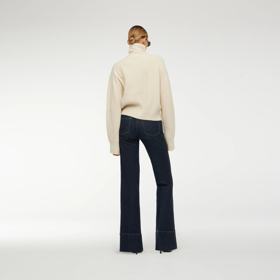 BOXY CASHMERE SWEATER IN WHITE