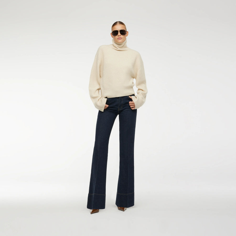 BOXY CASHMERE SWEATER IN WHITE
