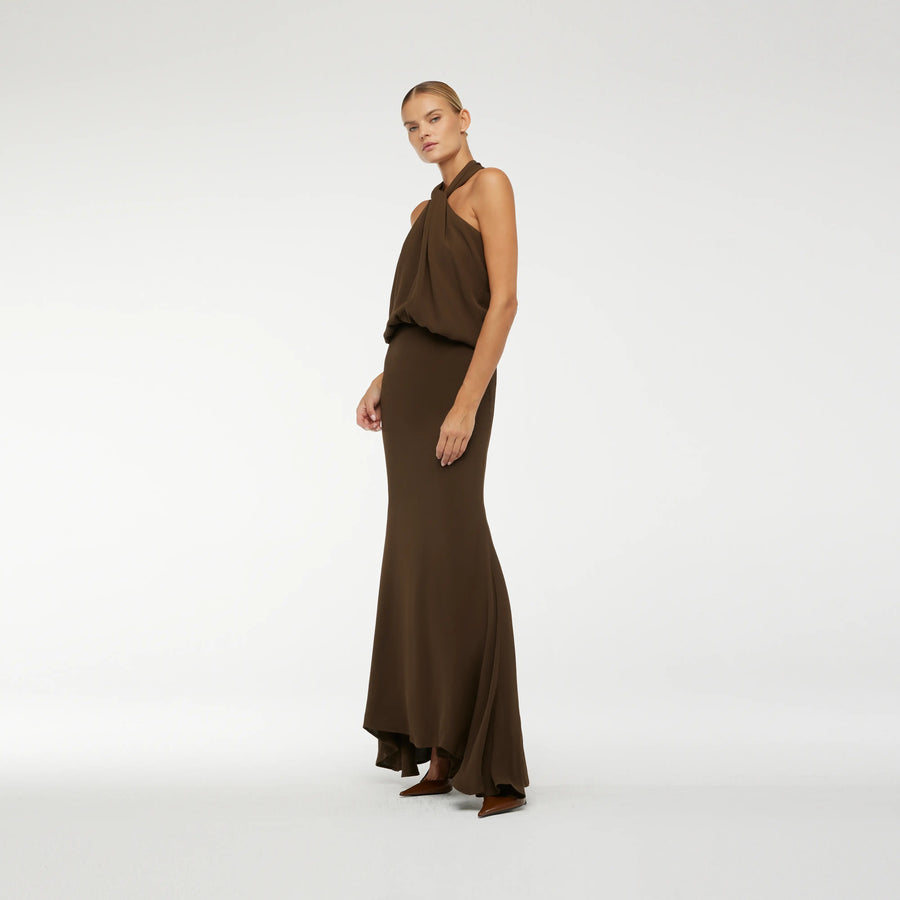 SLEEVELESS EVENING DRESS IN MOCCA CREPE SILK