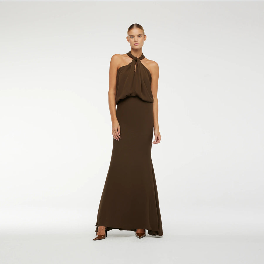 SLEEVELESS EVENING DRESS IN MOCCA CREPE SILK
