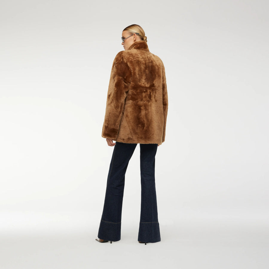 OVERSIZE SHEARLING BLAZER IN LIGHT GOLD