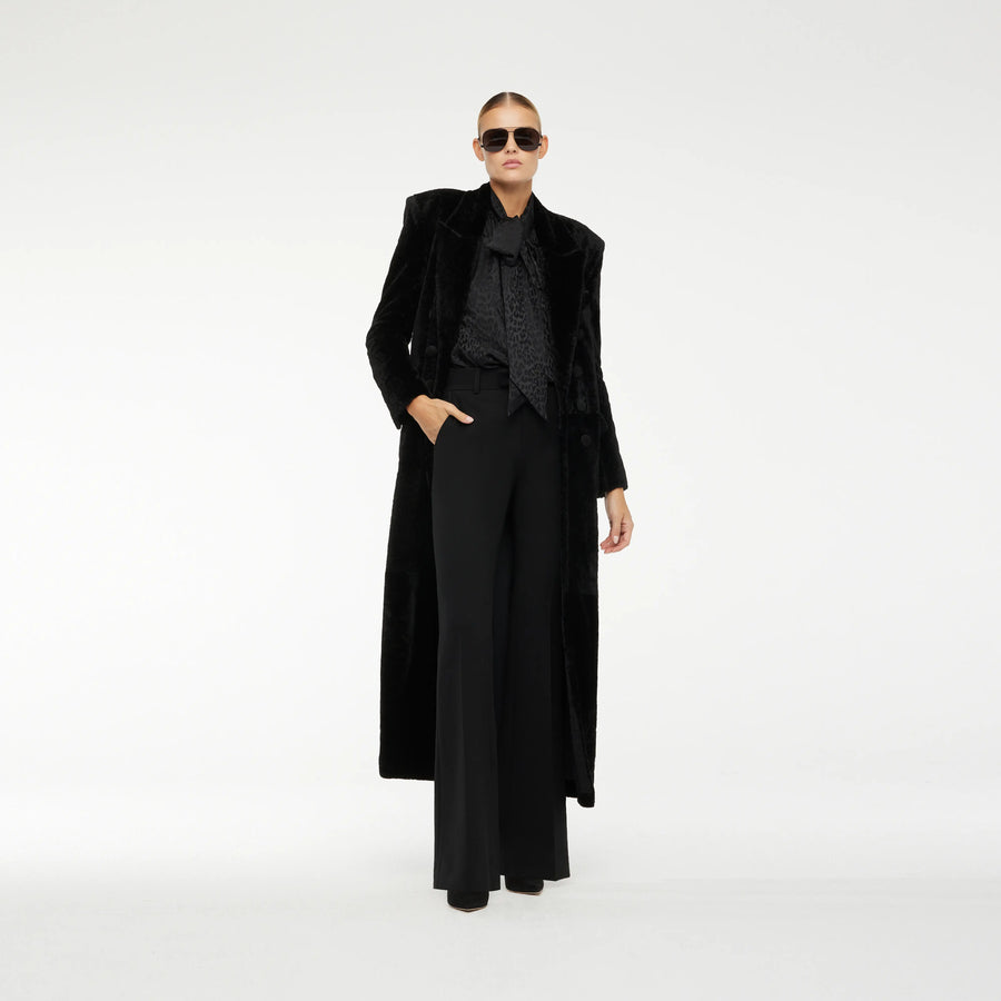 LONG SHEARLING COAT IN GLOSSY BLACK