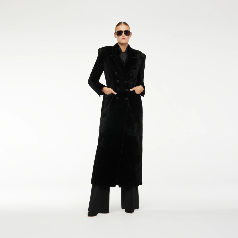 LONG SHEARLING COAT IN GLOSSY BLACK