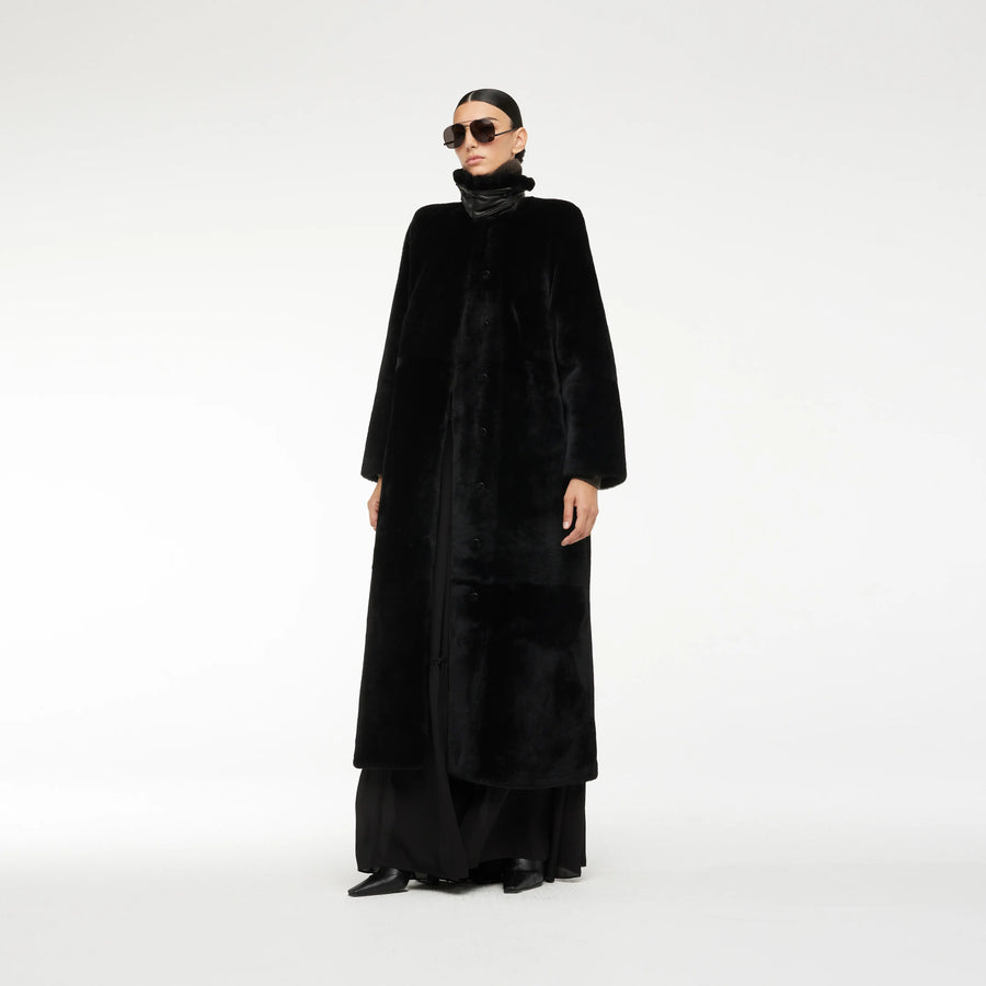 SHEARLING COAT IN BLACK WITH SILKY FINSIHING