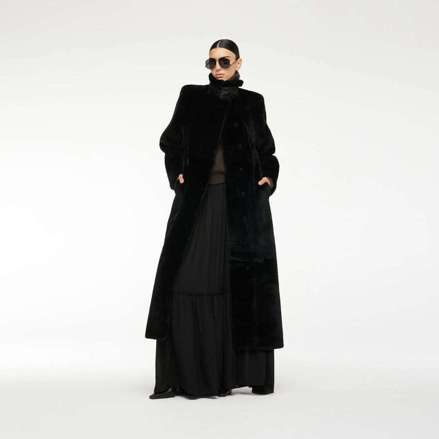 SHEARLING COAT IN BLACK WITH SILKY FINSIHING