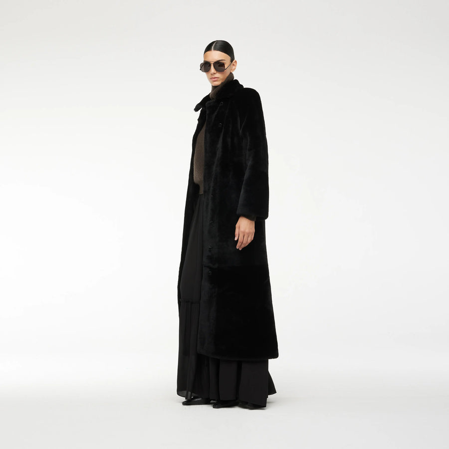 SHEARLING COAT IN BLACK WITH SILKY FINSIHING