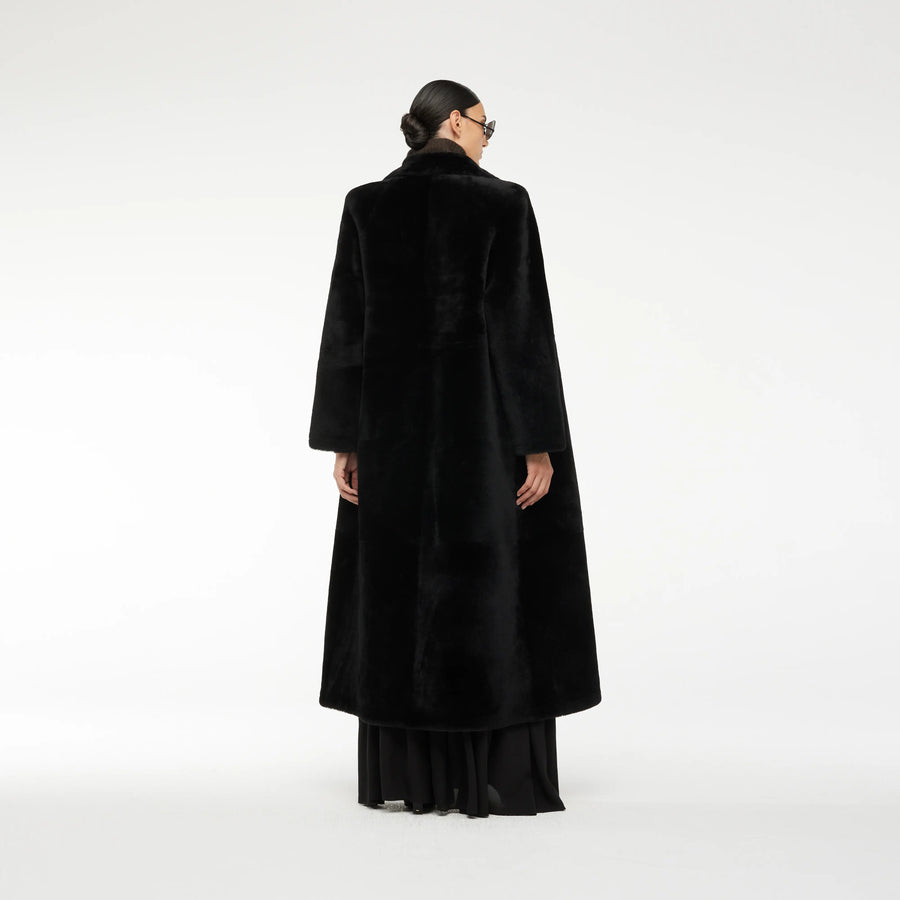 SHEARLING COAT IN BLACK WITH SILKY FINSIHING