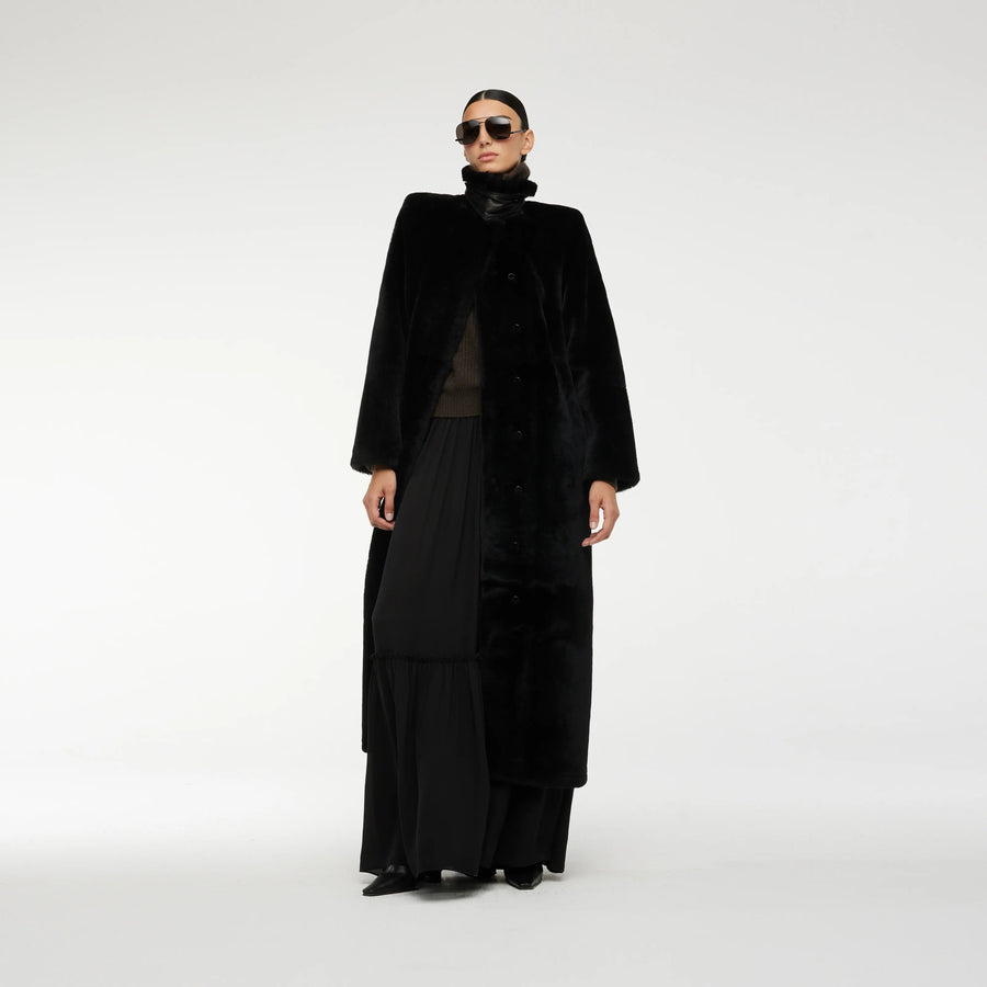 SHEARLING COAT IN BLACK WITH SILKY FINSIHING